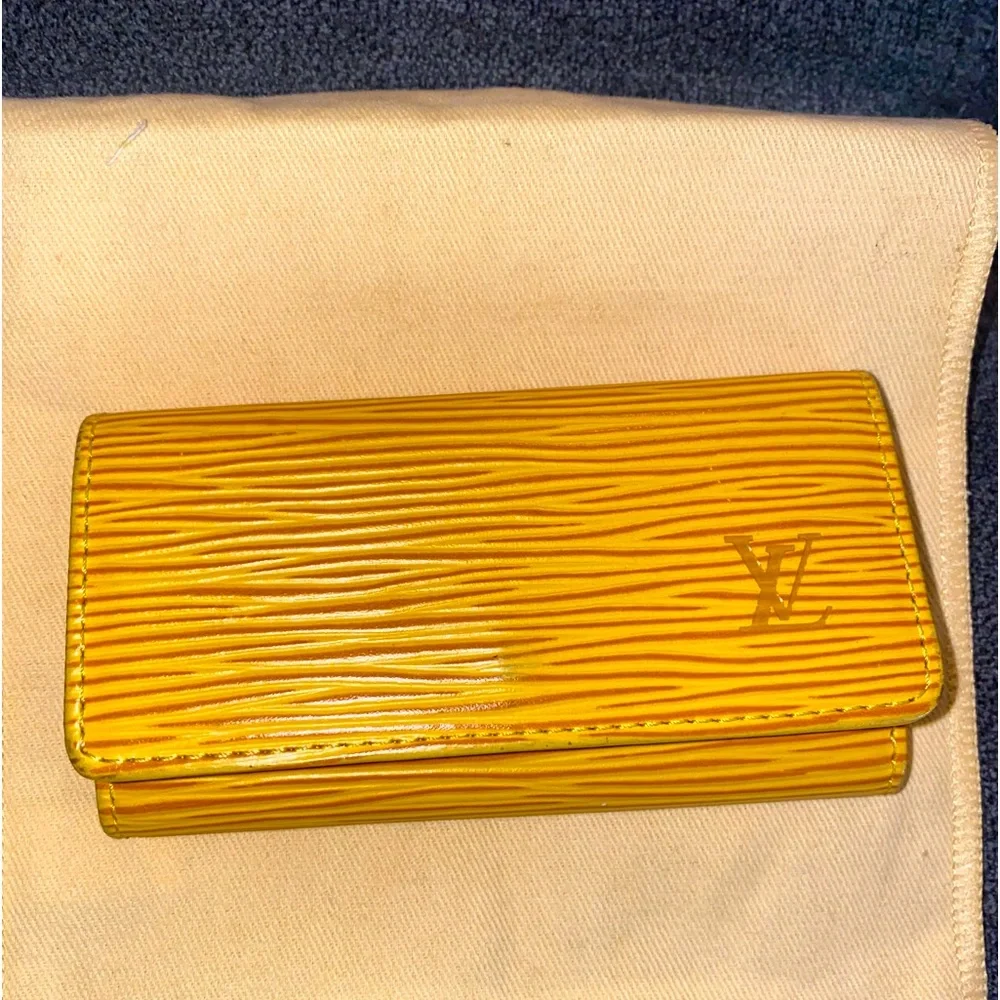 AUTHENTIC LOUIS VUITTON YELLOW EPI LEATHER 4 KEY RING KEY HOLDER